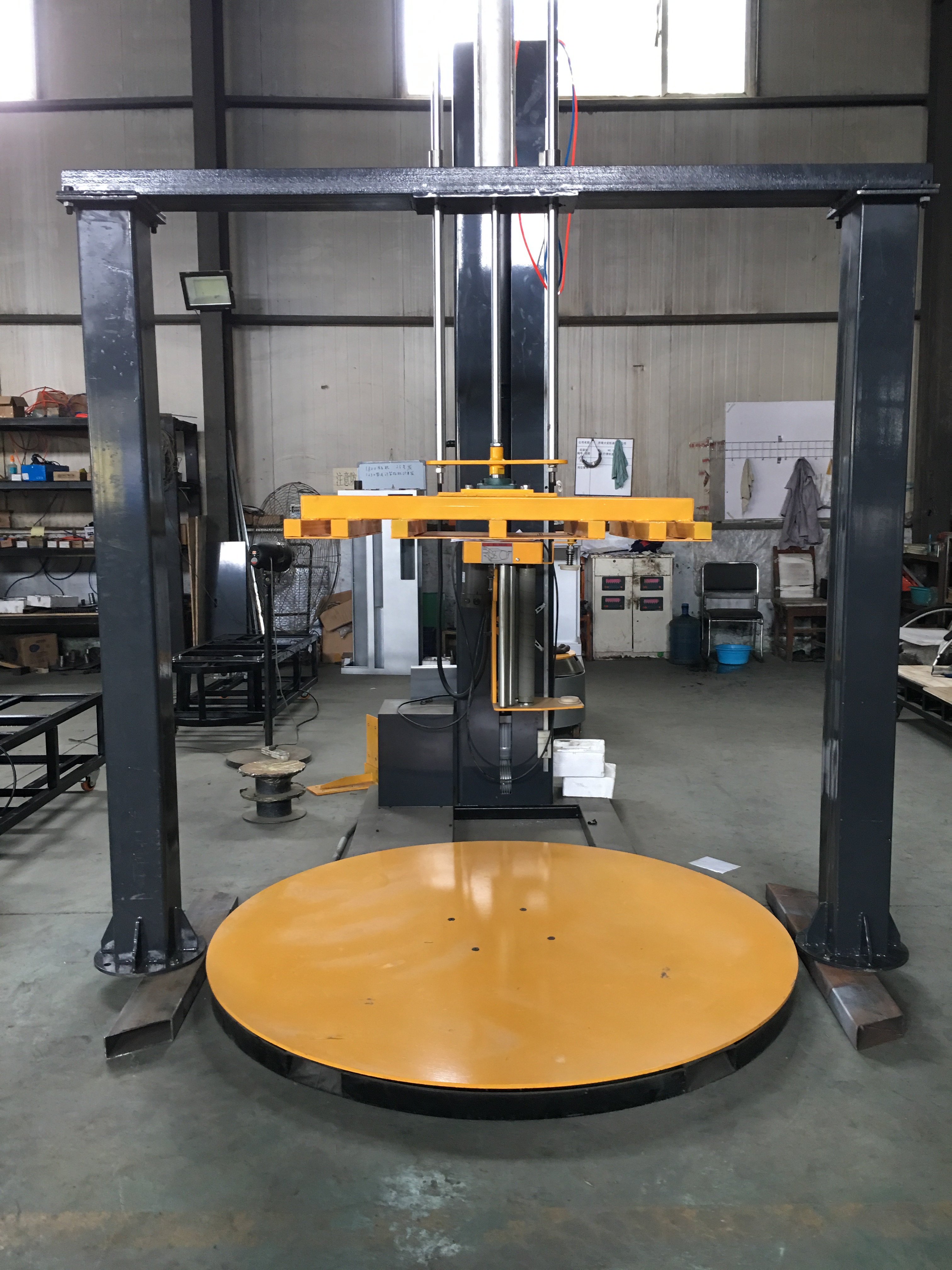 什么情況下需要選擇壓頂纏繞包裝機。